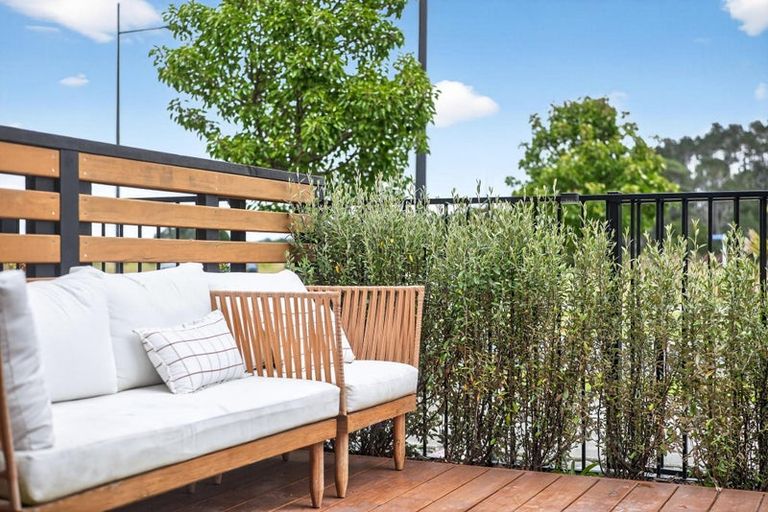 Photo of property in 54 Papatupu Way, Kumeu, 0810