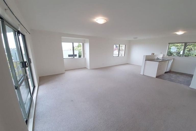 Photo of property in 15 Orchard Road, Browns Bay, Auckland, 0630