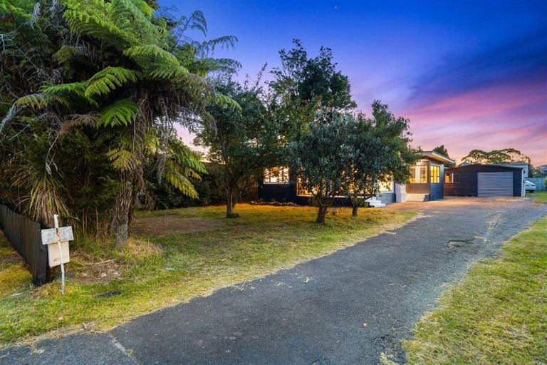 Photo of property in 11 Ranui Station Road, Ranui, Auckland, 0612