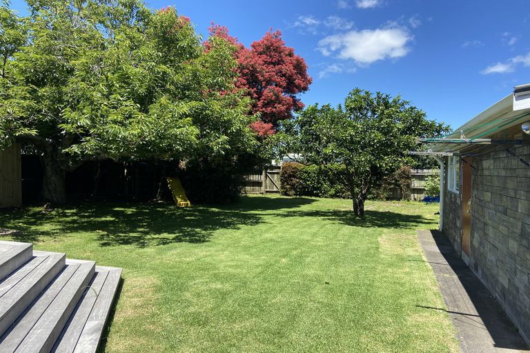 Photo of property in 14 Hereford Street, Te Atatu Peninsula, Auckland, 0610