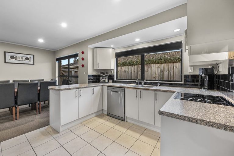 Photo of property in 13 Kurnell Drive, Botany Downs, Auckland, 2010