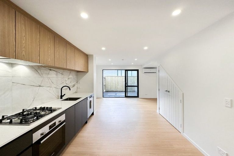Photo of property in 4/6 Victoria Street, Ebdentown, Upper Hutt, 5018