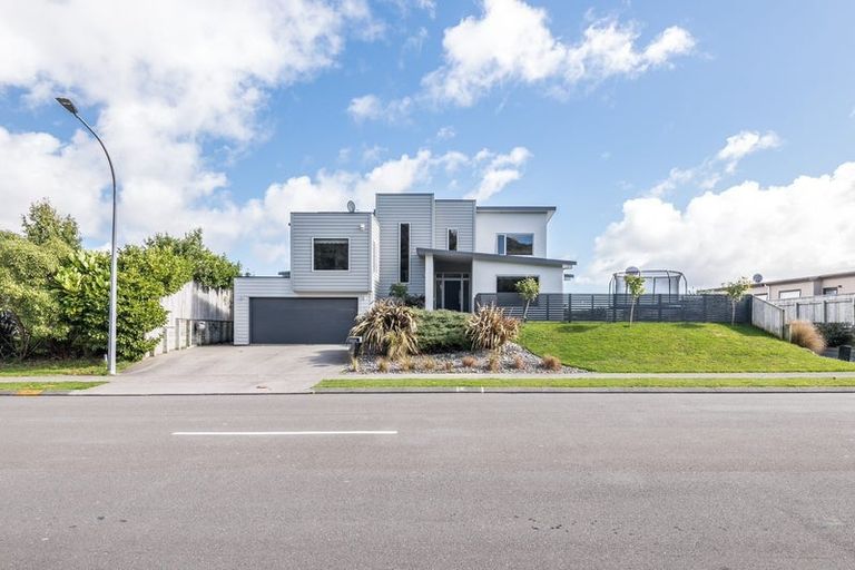 Photo of property in 104 Navigation Drive, Whitby, Porirua, 5024