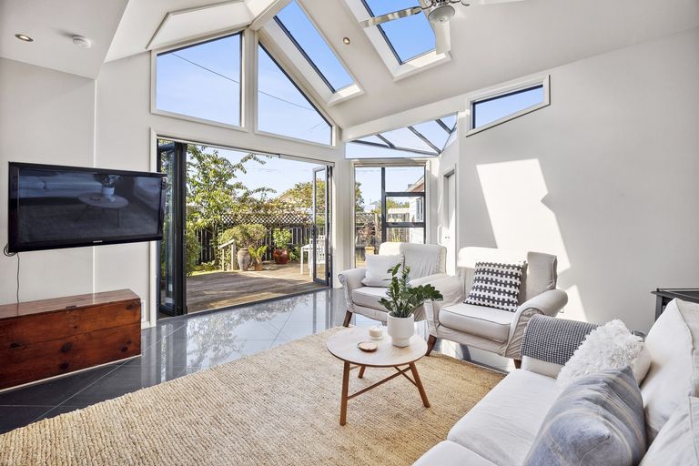 Photo of property in 85 Hargest Crescent, Saint Clair, Dunedin, 9012