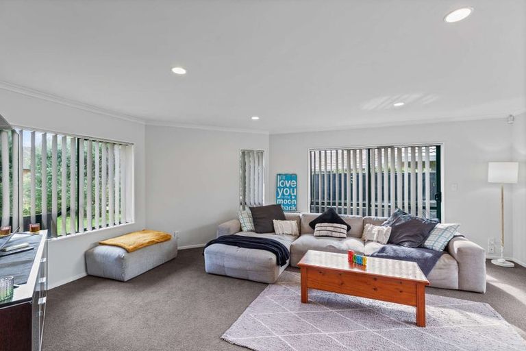 Photo of property in 11 O'sullivan Place, Waiuku, 2123