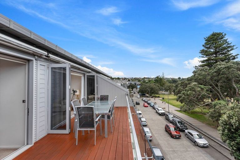 Photo of property in Esplanade Apartments, 9/16 Beach Front Lane, Browns Bay, Auckland, 0630