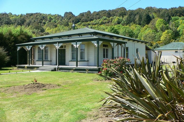Photo of property in 2c&d Dunn Street, Reefton, 7830