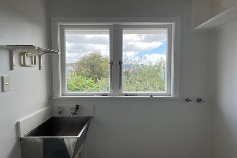Photo of property in 11 Thomas Rea Place, Te Atatu South, Auckland, 0610