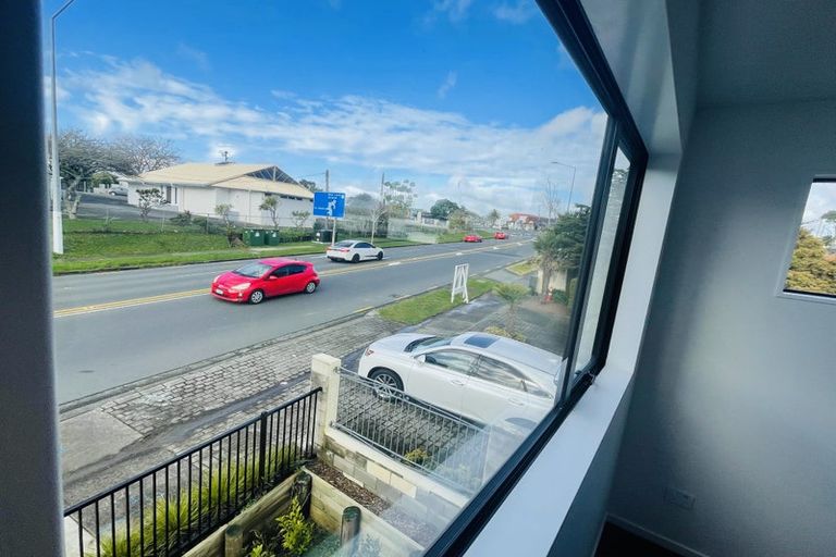 Photo of property in 250a Great North Road, Henderson, Auckland, 0612