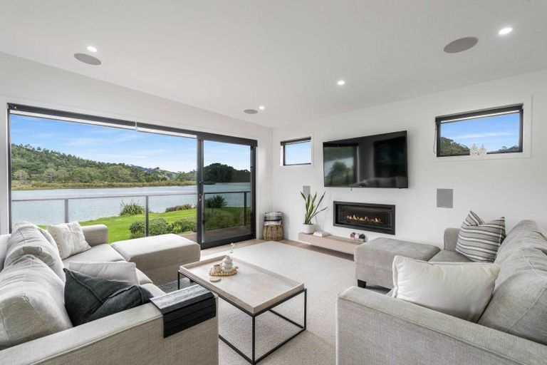 Photo of property in 18 Admiral Drive, Cooks Beach, Whitianga, 3591