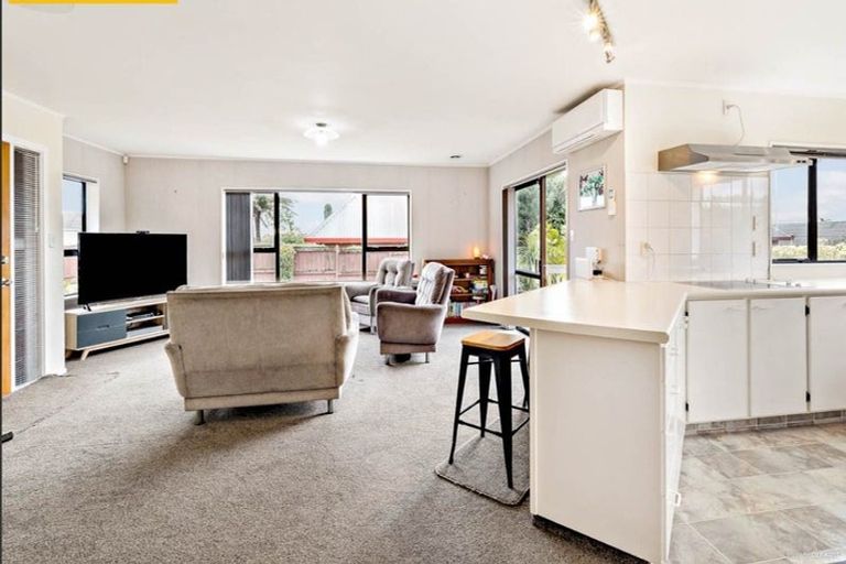 Photo of property in 1/132 Wellington Street, Pukekohe, 2120