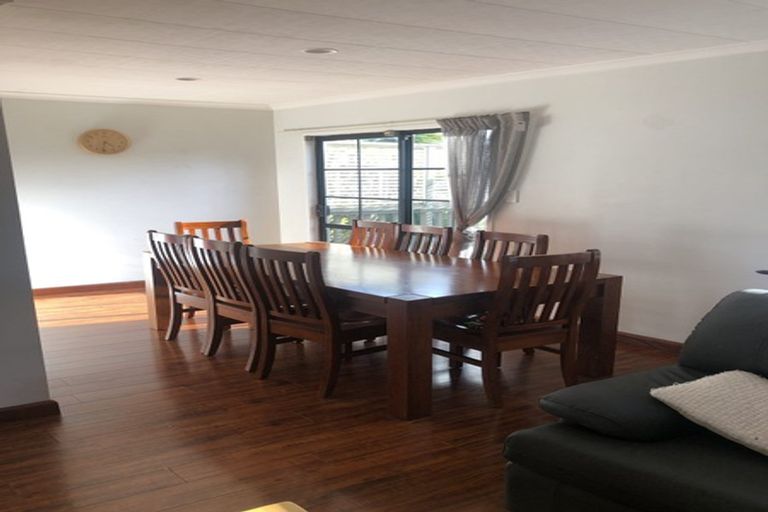 Photo of property in 7 Seaglen Place, Botany Downs, Auckland, 2010