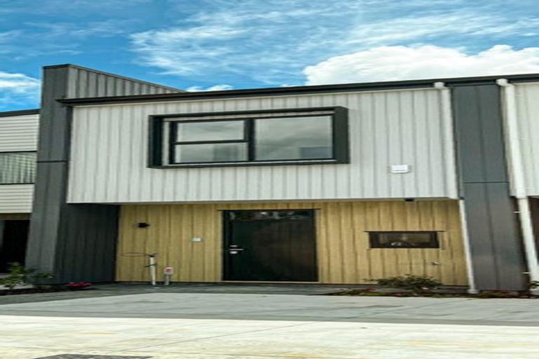 Photo of property in 20 Heketara Way, Massey, Auckland, 0614