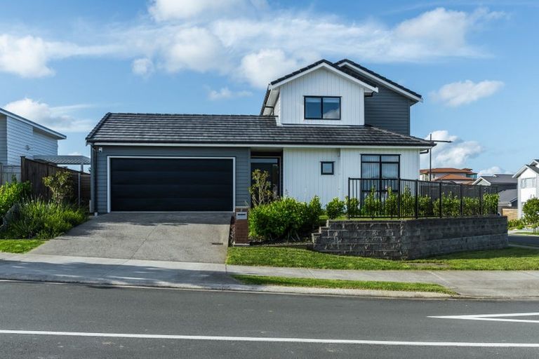 Photo of property in 2 Taikura Avenue, Red Beach, 0932