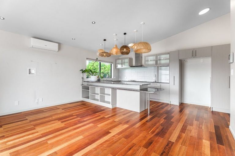 Photo of property in 71 Kittiwake Drive, Schnapper Rock, Auckland, 0632