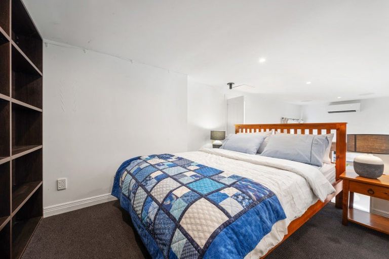 Photo of property in 8 Kerry Dell, Cockle Bay, Auckland, 2014