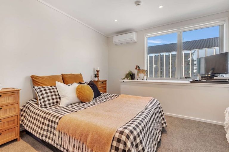 Photo of property in 12/72a Devonport Road, Tauranga, 3110