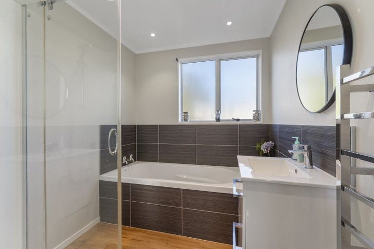 Photo of property in 8 Kaitawa Crescent, Paraparaumu, 5032