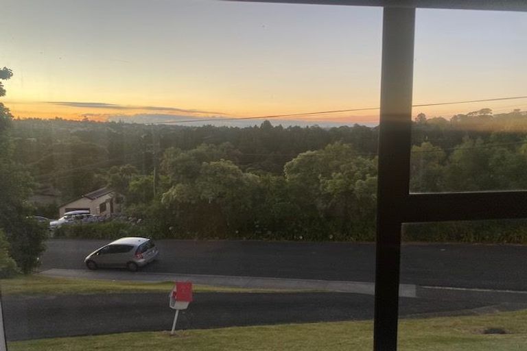 Photo of property in 8 Coroglen Avenue, Birkenhead, Auckland, 0626