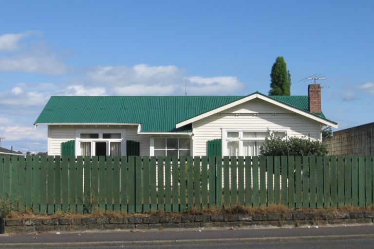 Photo of property in 3208b Great North Road, New Lynn, Auckland, 0600