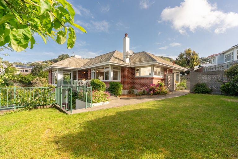 Photo of property in 72 Severn Street, Island Bay, Wellington, 6023