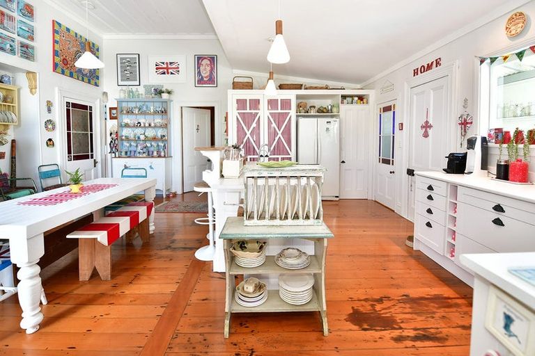 Photo of property in 2b Mcleod Street, Helensville, 0800