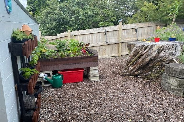 Photo of property in 19 John Road, Stanmore Bay, Whangaparaoa, 0932