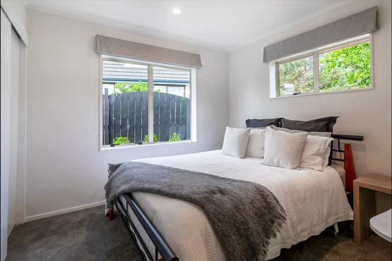 Photo of property in 1a Compass Place, Te Atatu Peninsula, Auckland, 0610