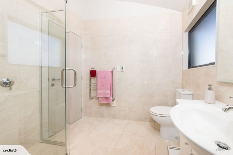 Photo of property in 33a Seacliffe Avenue, Belmont, Auckland, 0622