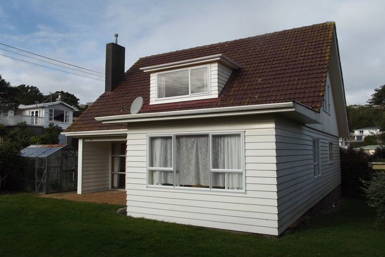 Photo of property in 3 Dunmail Way, Newlands, Wellington, 6037