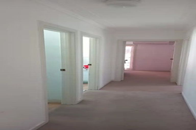 Photo of property in 10 Graham Avenue, Te Atatu Peninsula, Auckland, 0610