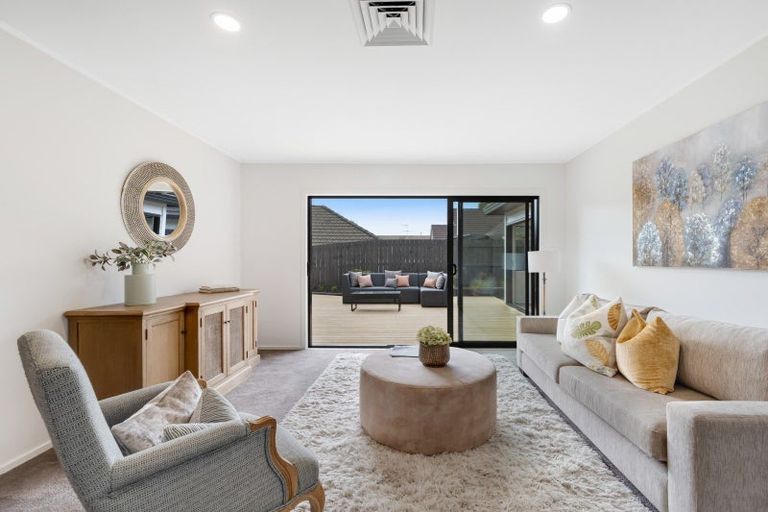 Photo of property in 32 Ambleside Drive, Northpark, Auckland, 2013