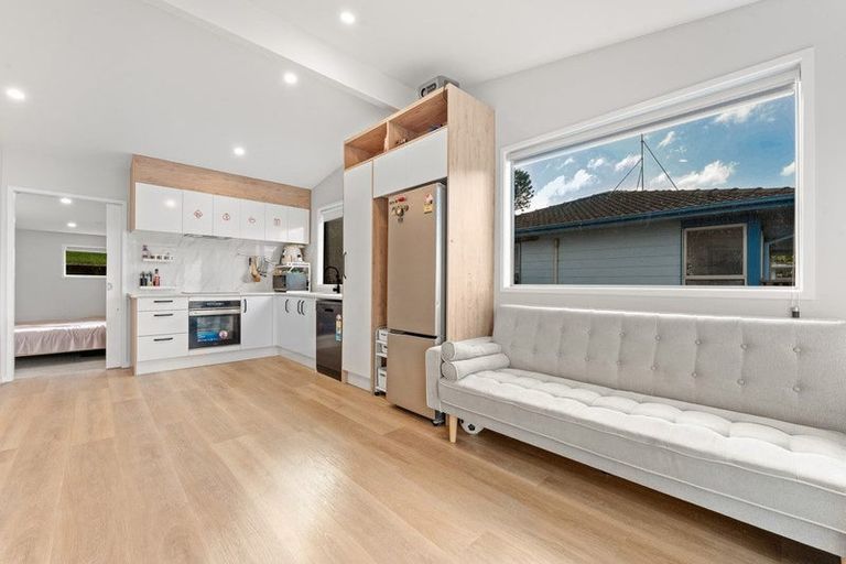 Photo of property in 24 Normanton Street, Glenfield, Auckland, 0629