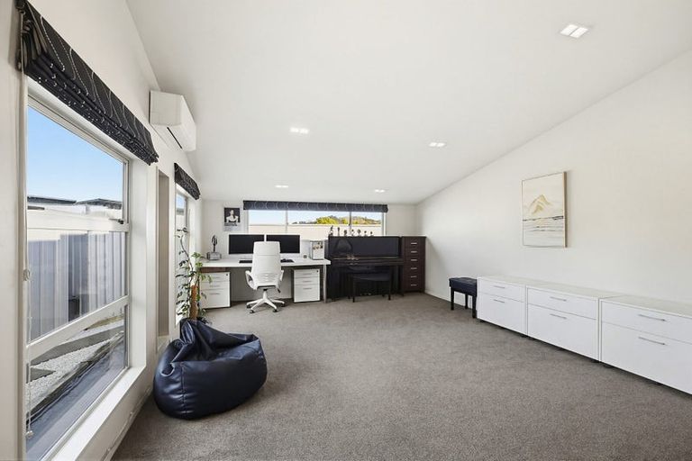 Photo of property in 7 Pikitanga Close, Tawa, Wellington, 5028