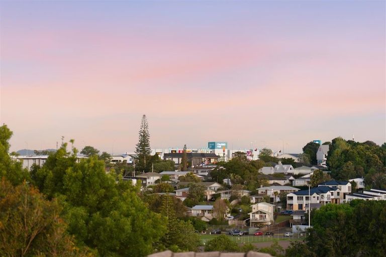 Photo of property in 1/3 Valecrest Place, Bayview, Auckland, 0629