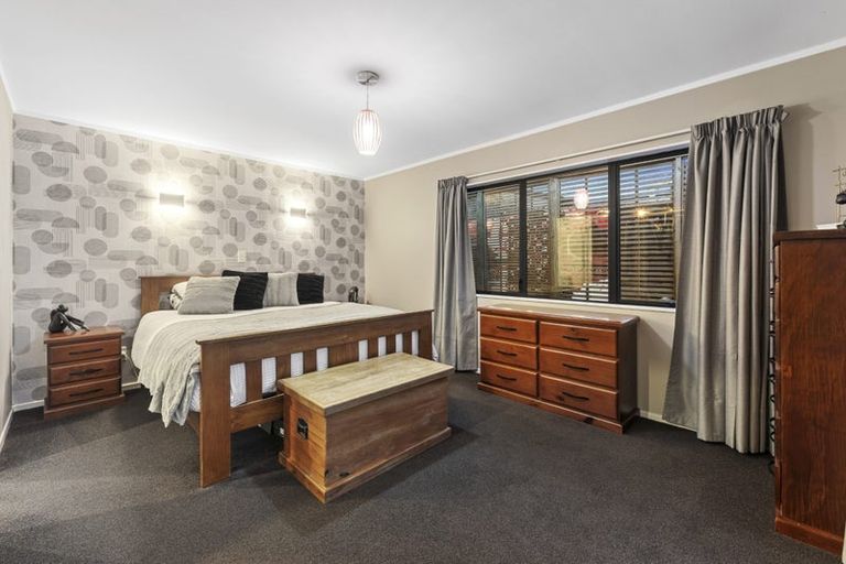 Photo of property in 13 Kurnell Drive, Botany Downs, Auckland, 2010
