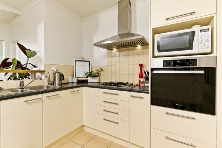 Photo of property in 36 Gunner Drive, Te Atatu Peninsula, Auckland, 0610