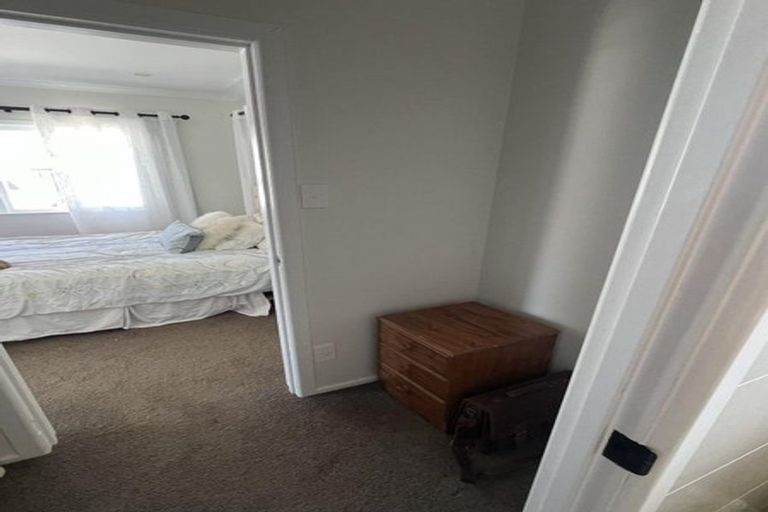 Photo of property in 3a Paton Avenue, Te Atatu South, Auckland, 0610