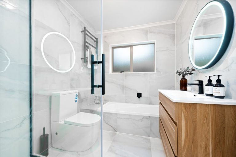 Photo of property in 36 Fleetwood Drive, Henderson, Auckland, 0612