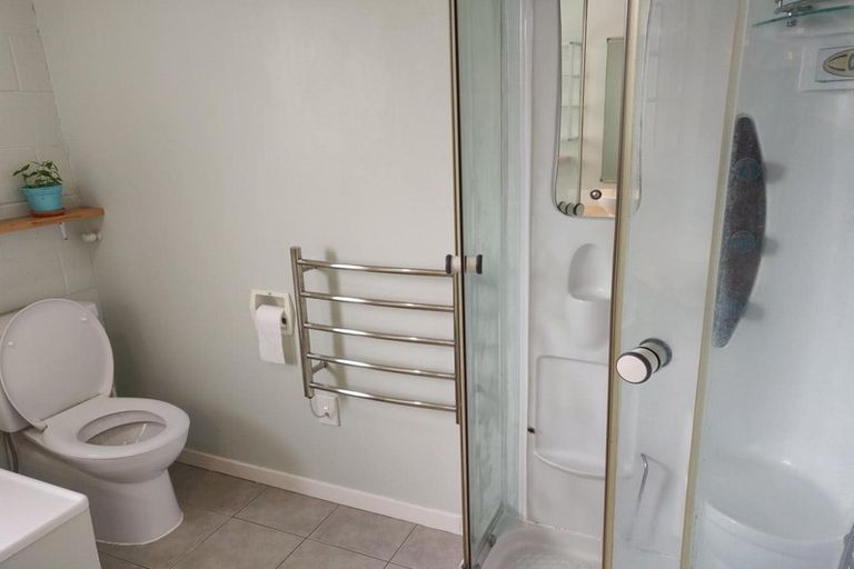 Photo of property in 17a Kingsbridge Place, Newlands, Wellington, 6037