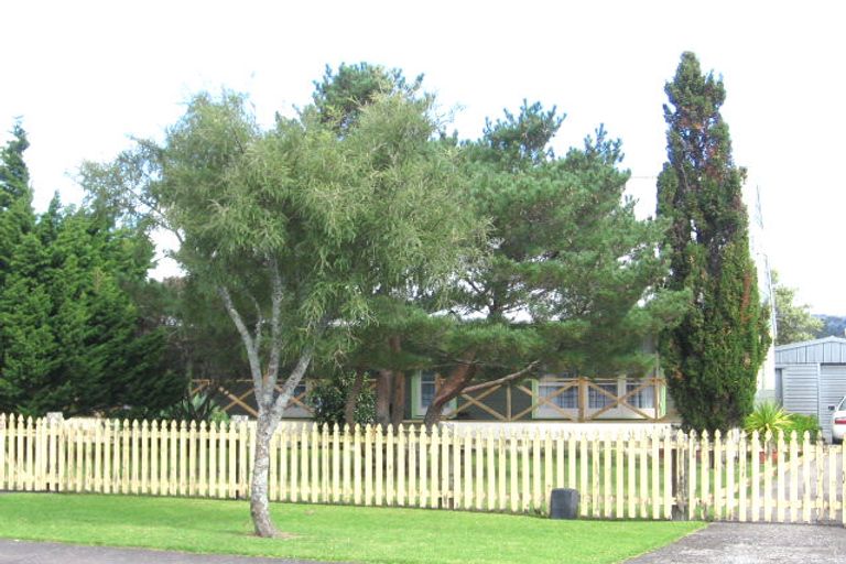 Photo of property in 2 Farwood Drive, Henderson, Auckland, 0612