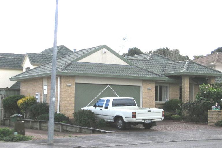 Photo of property in 2/16 Chale Place, Somerville, Auckland, 2014