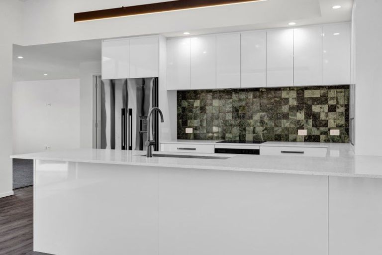 Photo of property in 21 Midsummer Avenue, Stratford, 4332