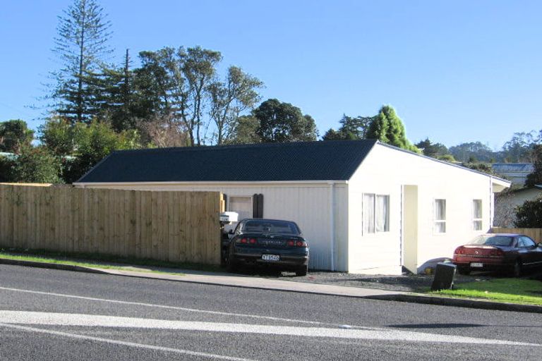 Photo of property in 2/729 Swanson Road, Swanson, Auckland, 0612