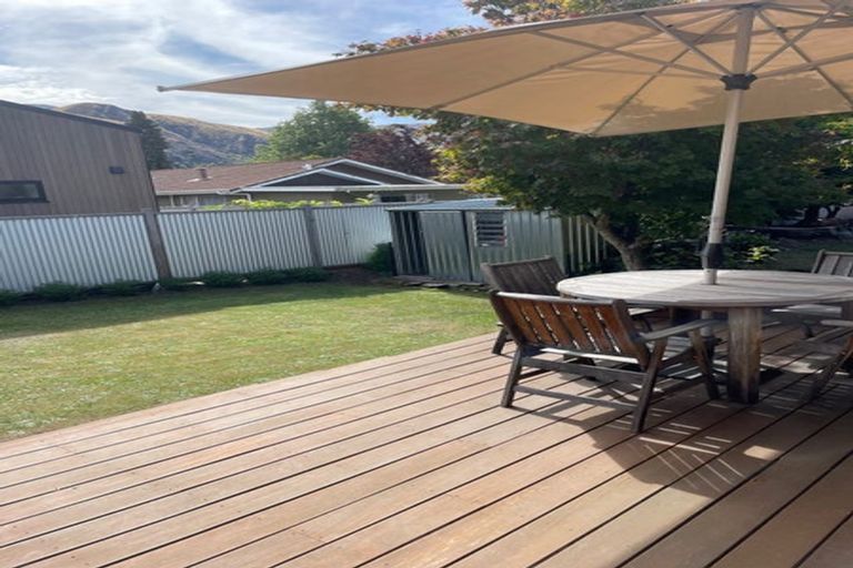 Photo of property in 11-13 Pritchard Street, Newlands, Wellington, 6037