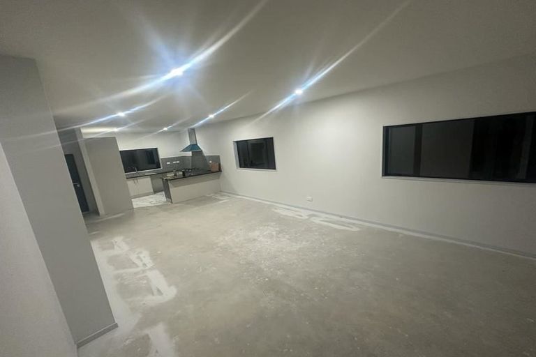 Photo of property in 6 Nagra Lane, Papakura, 2110