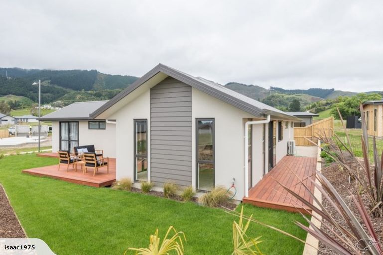 Photo of property in 8 Tarn Close, Pyes Pa, Tauranga, 3112
