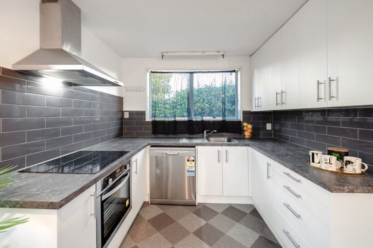 Photo of property in 18 Heaphy Place, Casebrook, Christchurch, 8051