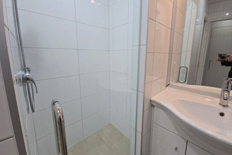 Photo of property in Arno Apartment, 11/8 Mckerrow Place, Sunshine Bay, Queenstown, 9300