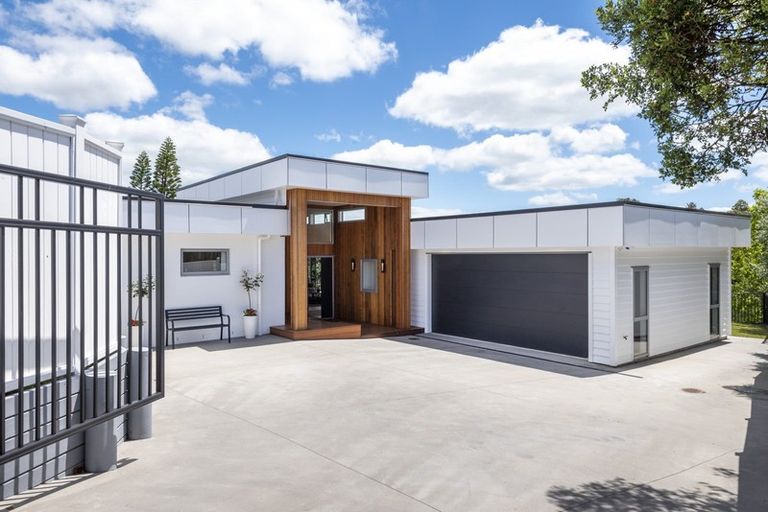 Photo of property in 1/13 Estelle Place, Farm Cove, Auckland, 2012